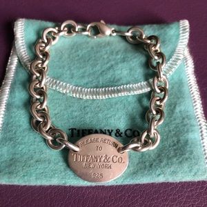 Tiffany & Co. Return to Tiffany Oval bracelet